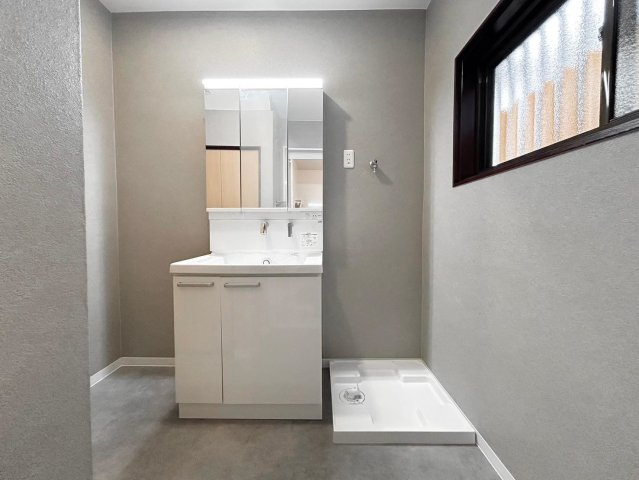 草津市新浜町　中古戸建の独立洗面台|独立洗面台もあり嬉しい♪