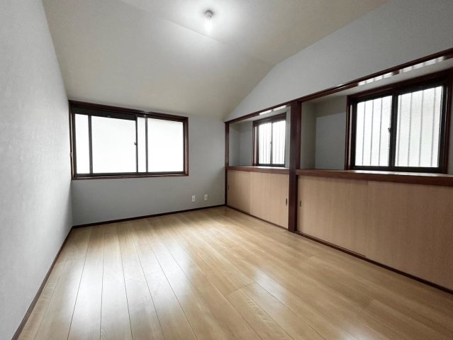 草津市新浜町　中古戸建の洋室|約6帖の洋室！