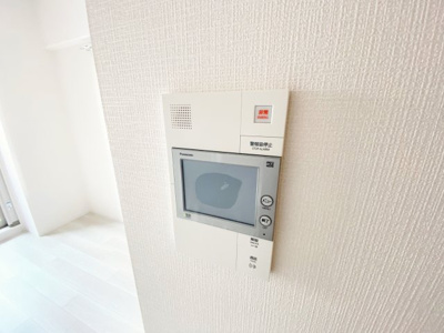 【セキュリティ】 | エスリードザ・カレント大阪 | モニター付きインターホンです
