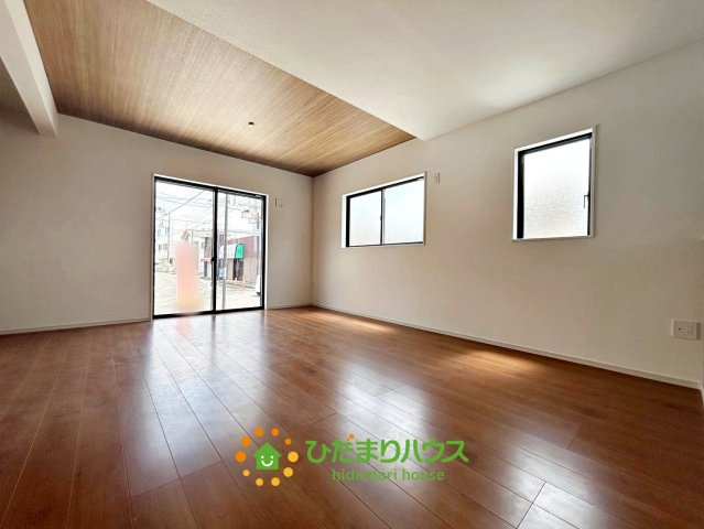 白岡市白岡11期　新築一戸建て　05　エルデの居間・リビング|17.5帖の大型LDKです！