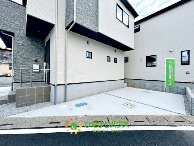 白岡市白岡11期　新築一戸建て　05　エルデの駐車場|ファミリーカーも止められます！