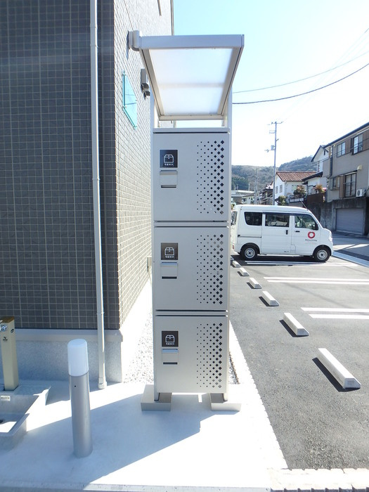 フォルトゥーナのエントランス|宅配ボックス