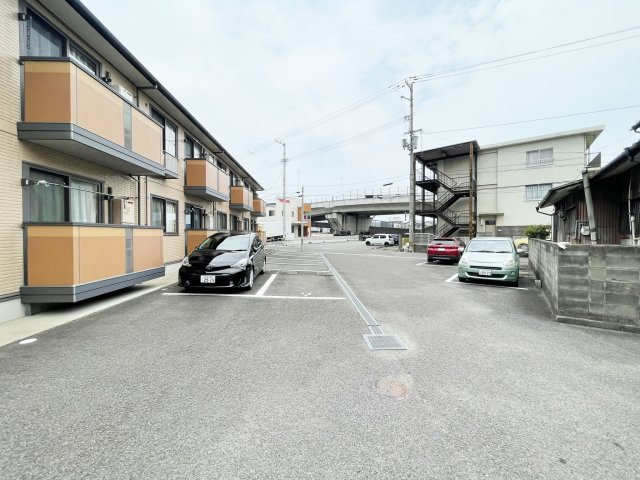 ステイトメント安宅　Ａ棟の駐車場