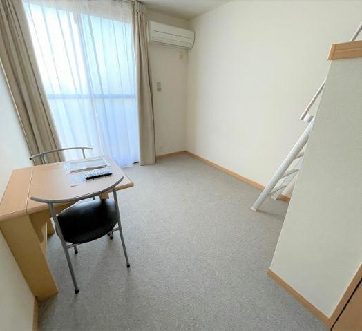 レオパレスR&Tの居間・リビング