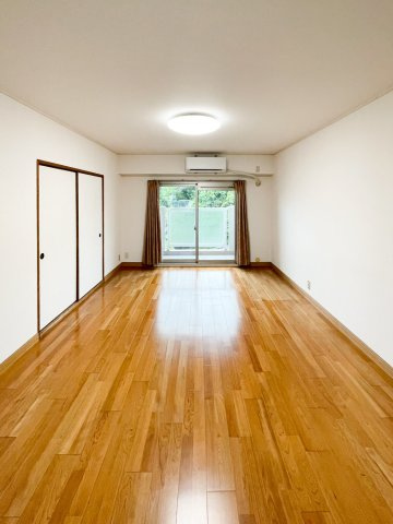 サニーハウス六甲台の居間・リビング|ゆったり過ごせる居間です