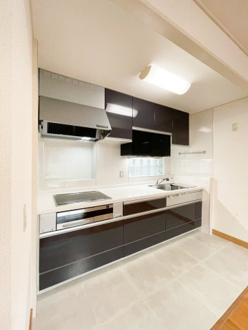 サニーハウス六甲台のキッチン|お料理しやすいキッチンです