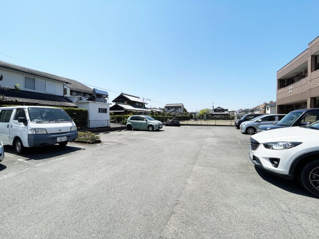 クレシア　Ｃｒｅｃｉａの駐車場