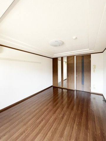 パークヒルズ庄町の居間・リビング