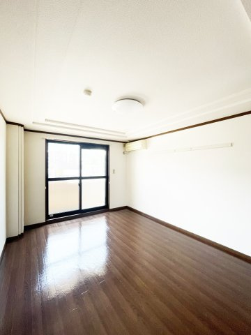 パークヒルズ庄町の居間・リビング