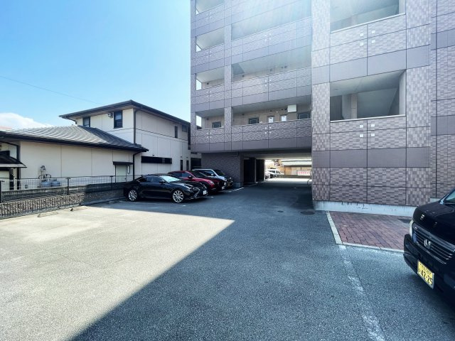 パークヒルズ庄町の駐車場