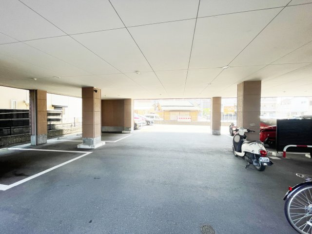パークヒルズ庄町の駐車場