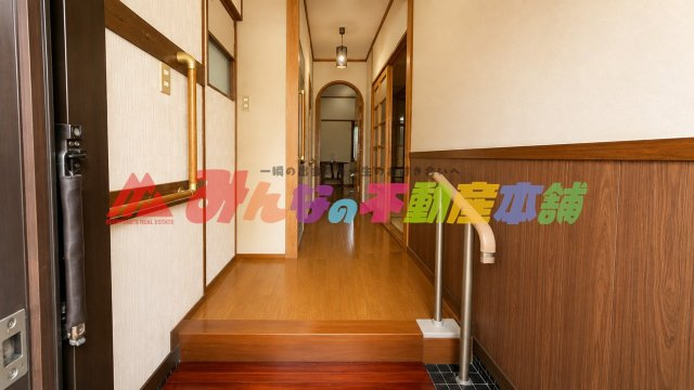 国分町中古住宅の玄関