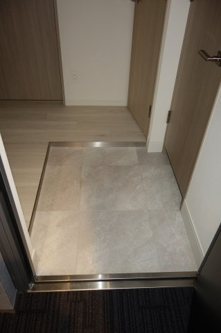 シーズンフラッツ東十条の玄関