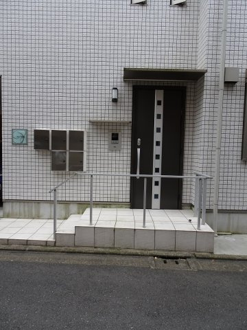 フェーヴ西片のエントランス