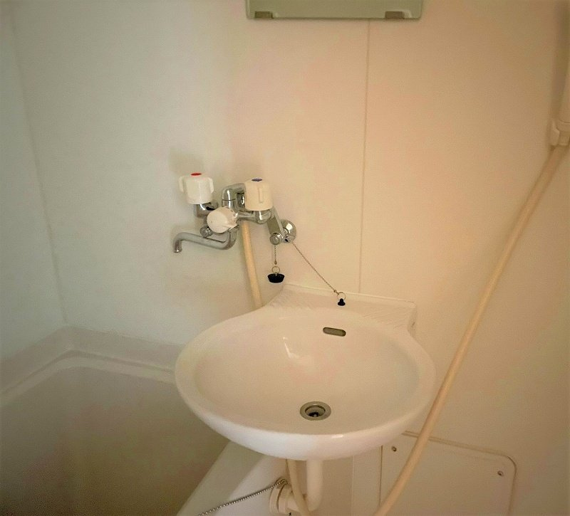 レオパレスメゾンTHKの洗面所