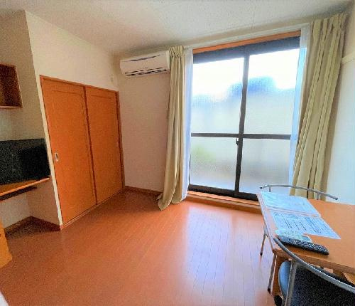 レオパレスシャルムの居間・リビング