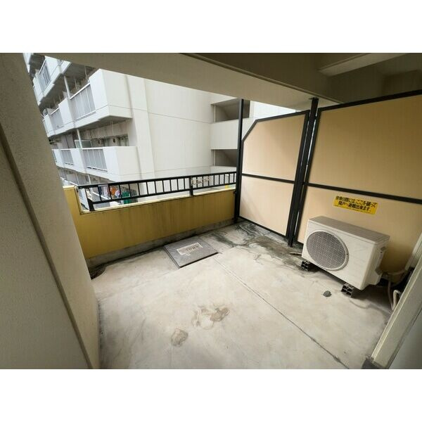 ドール新栄の駐車場