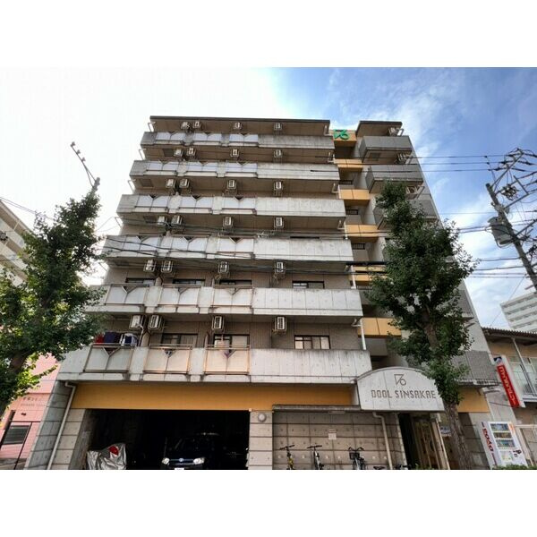 ドール新栄の外観