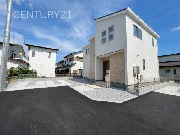 前橋市箱田町2期3棟 2号棟の前面道路含む現地写真|並列駐車可能な駐車場スペースです。