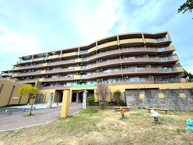 リヴェール富雄二番館