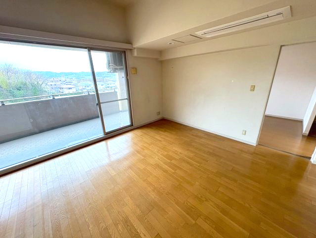 リヴェール富雄二番館の洋室