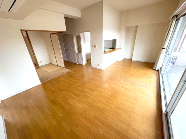 リヴェール富雄二番館の居間・リビング