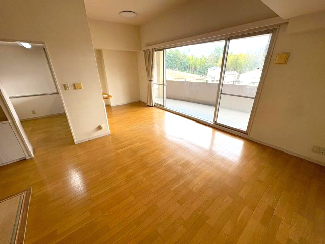 リヴェール富雄二番館の居間・リビング