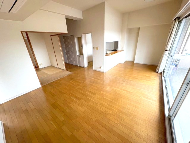 リヴェール富雄二番館の居間・リビング