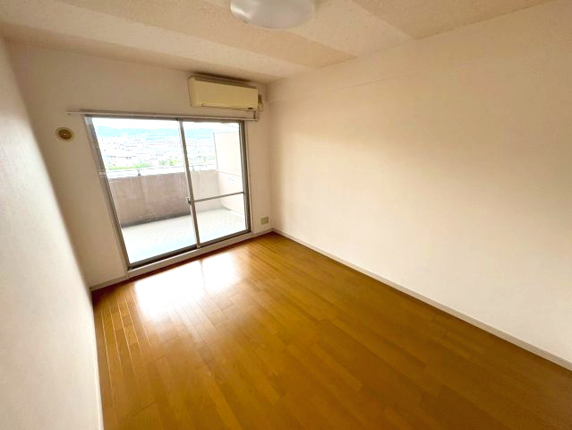 リヴェール富雄二番館の洋室