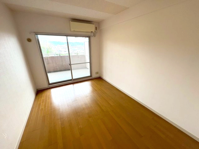 リヴェール富雄二番館の洋室