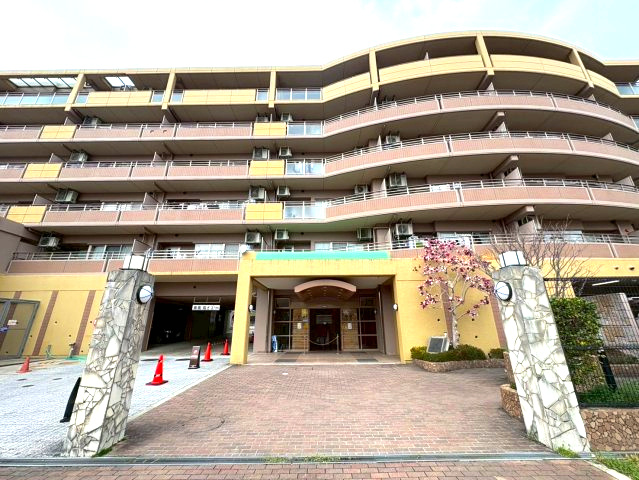 リヴェール富雄二番館の外観