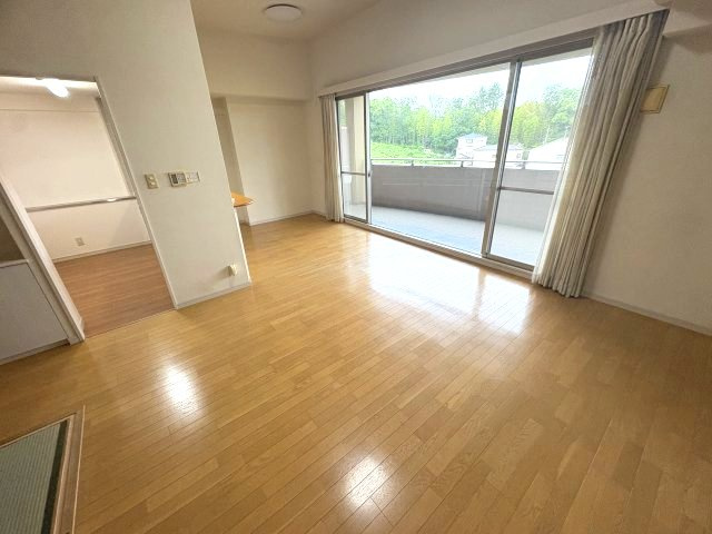 リヴェール富雄二番館の居間・リビング