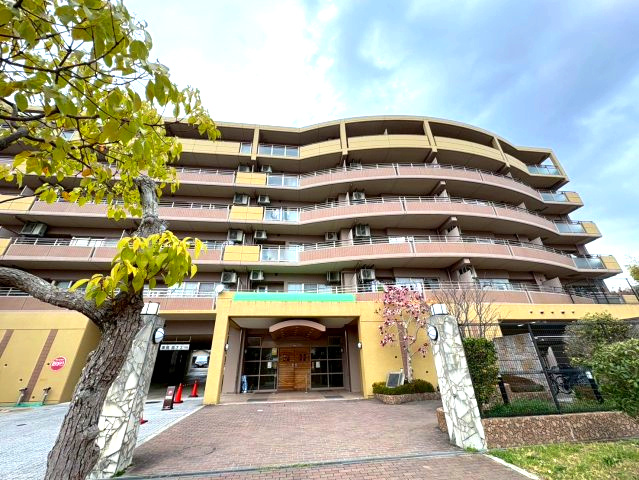 リヴェール富雄二番館の外観