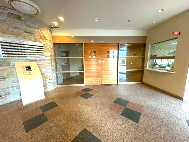 リヴェール富雄二番館のエントランス