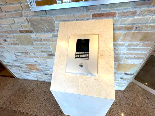 リヴェール富雄二番館の防犯設備