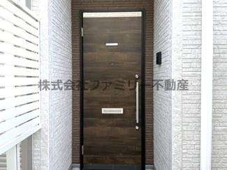 【玄関】 | トラビス水戸新原 | 収納もある玄関です