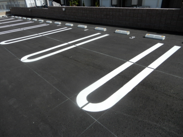 メゾン・ド・カルムⅥの駐車場