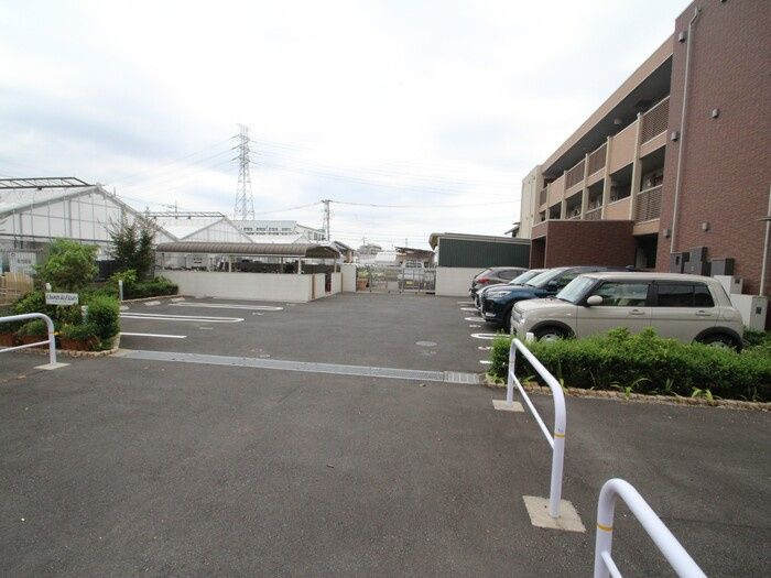 シャン・ド・フルールの駐車場