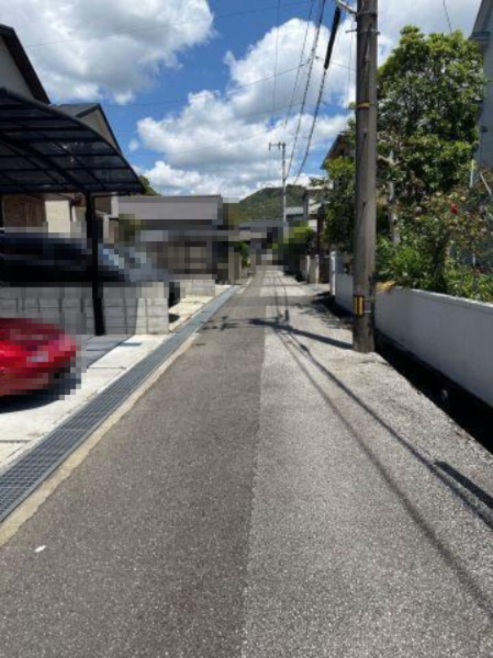 瀬戸西町　1丁目　中古戸建の前面道路含む現地写真