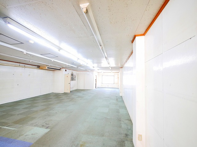 三洋ビルの内装