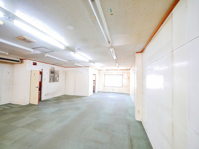 三洋ビルの内装