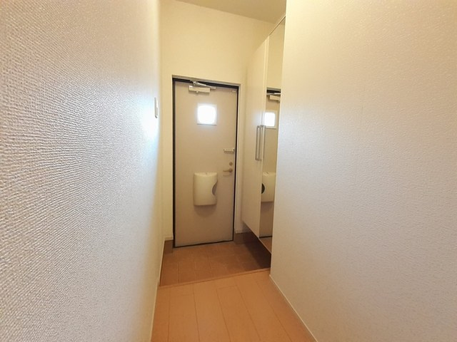 メゾンドルネの玄関