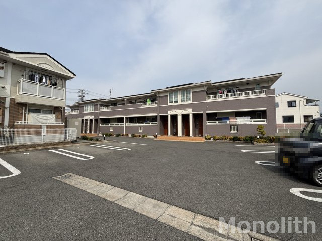 メゾンドルネの駐車場