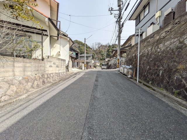 【前面道路含む現地写真】