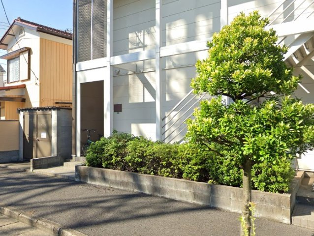 レオパレスアーバン領家のエントランス