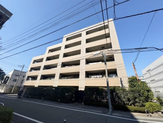 【外観】 | 京王線「調布」駅徒歩13分。平坦な道のりで帰り道スーパーに寄って帰宅することも出来ます。