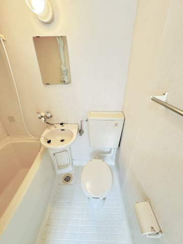 たつみレジデンスのトイレ|※他号室の写真となります。