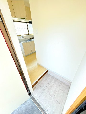 たつみレジデンスの玄関|※他号室の写真となります。