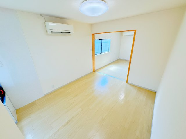 たつみレジデンスの居間・リビング|※他号室の写真となります。