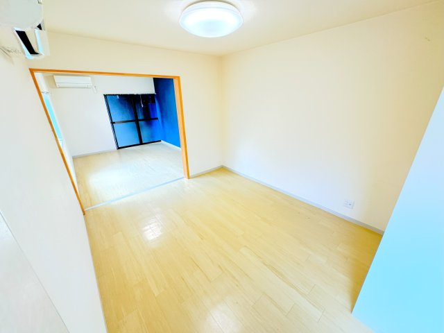 たつみレジデンスの居間・リビング|※他号室の写真となります。